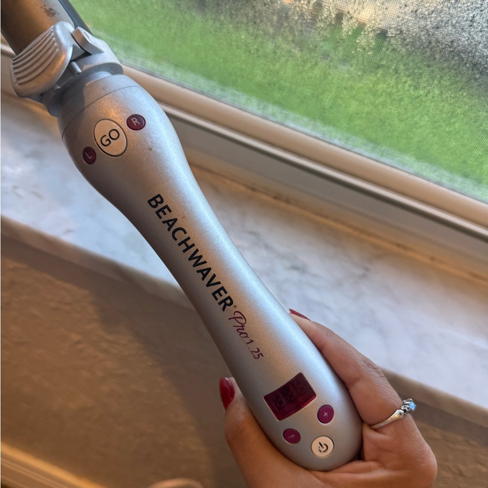 Beachwaver Pro 1.25 Silver Hair Curler